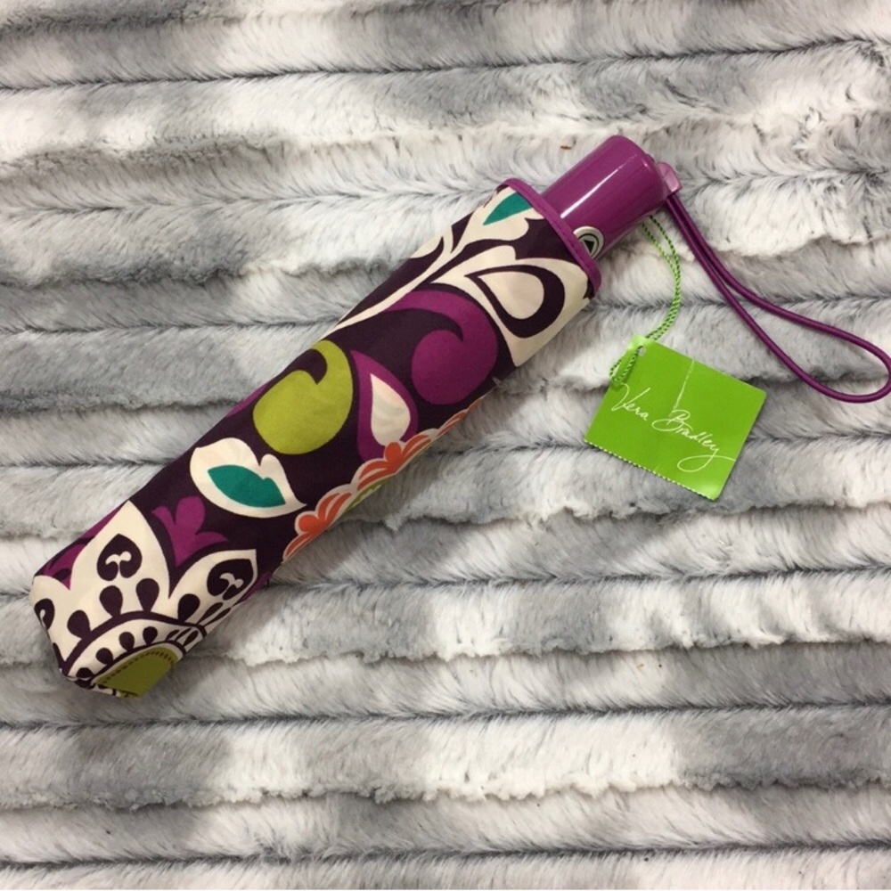 PLUM CRAZY NEW WITH TAGS VERA BRADLEY UMBRELLA